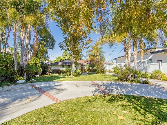 3rd image of 22927 Oxnard St