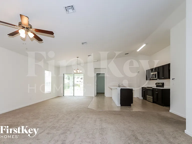 1682 SW Crawford Ave — Photo 4