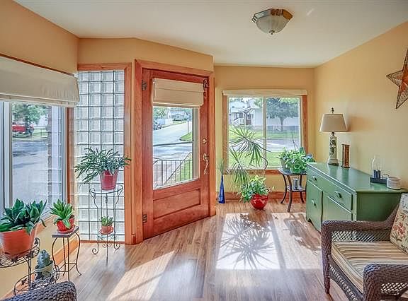 4th image of 470 Leslie Ave