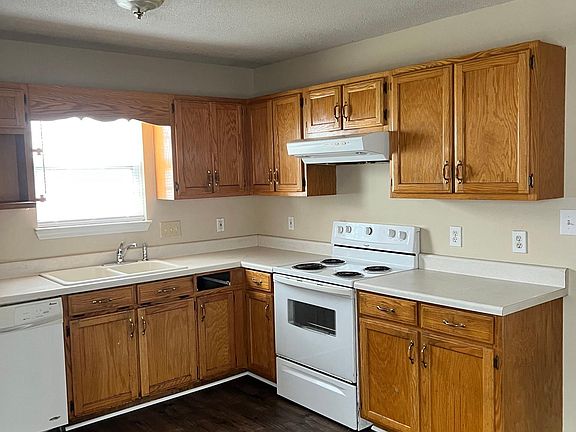 2nd image of 3164 Holly Brook Cir NE