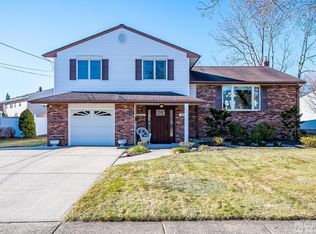 22 Shearn Dr, Middlesex, NJ 08846