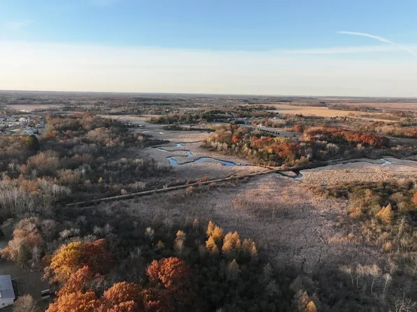 10 M/l Acres S, Dousman, WI 53118