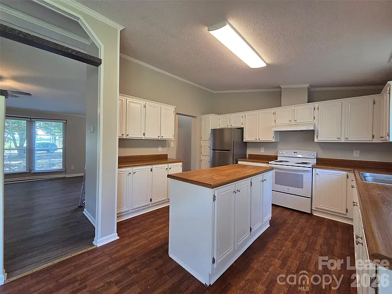 4223 Givens Rd — Photo 8