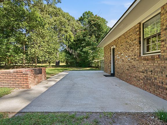 5th image of 411 Forest Cir