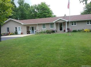 6355 Dye Rd, Akron, NY 14001