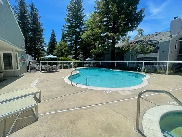 Heather Downs Apartments — Photo 4