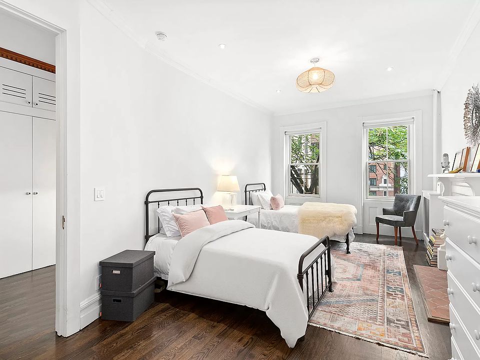 1st image of 106 Waverly Pl APT 3