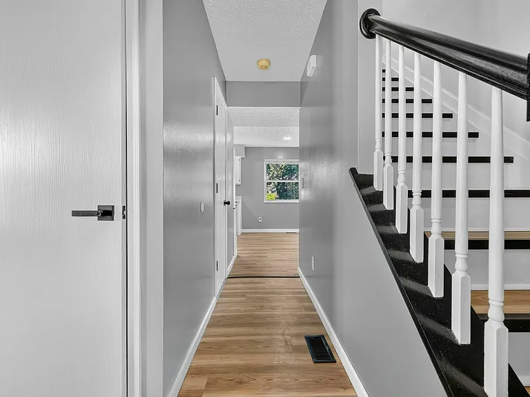 8472 Kingsley Dr — Photo 5