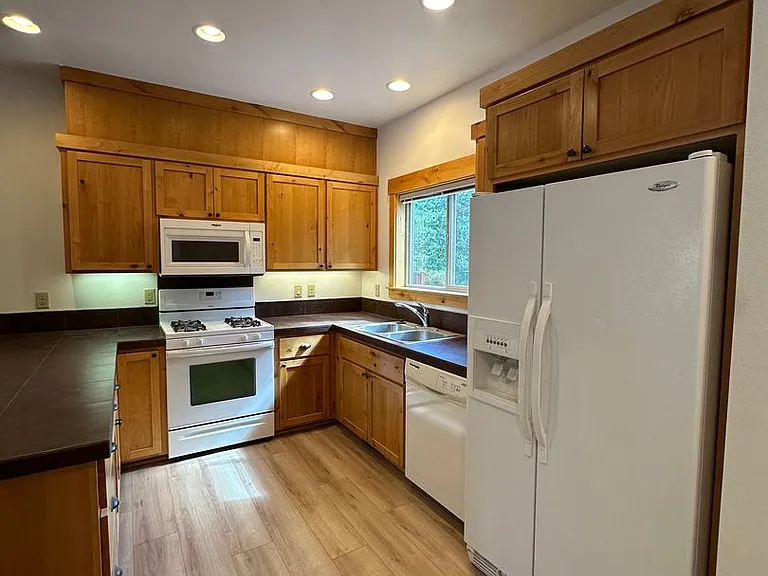 115 NW Mount Washington Dr — Photo 10