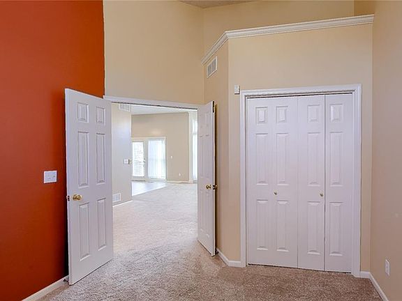 5th image of 9012 N Chatham Ave
