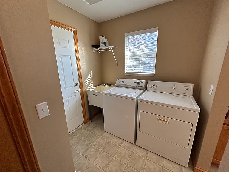 E Greenwood Dr — Photo 6