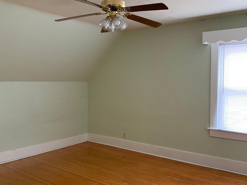 2nd image of 220 E 6th St