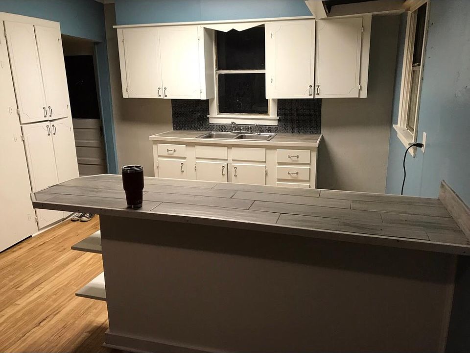 1st image of 2938 Regent St