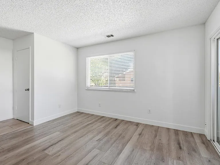 426 Cherry Ln #H — Photo 6