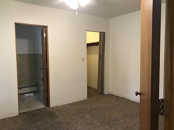 5th image of 404 7th St S APT 09