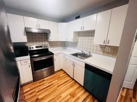 569 Washington St, Quincy, MA