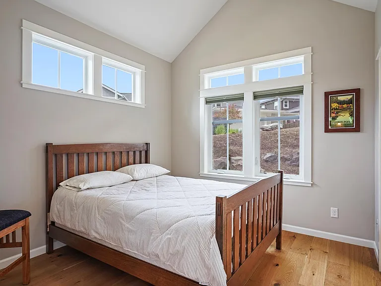 2439 NW Drouillard Ave — Photo 13