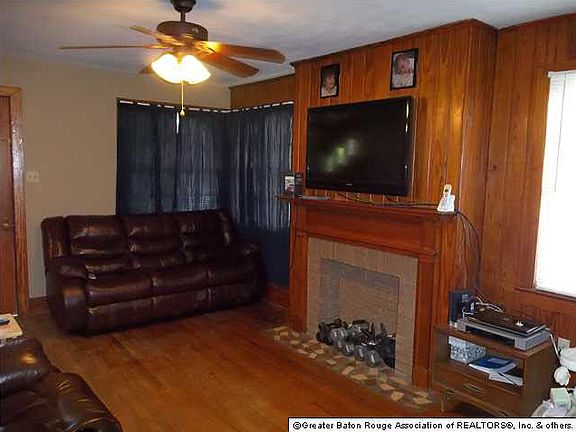 3rd image of 24325 Ferdinand St
