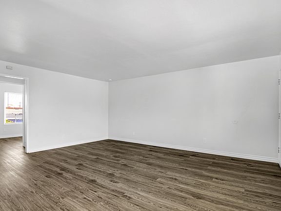 4th image of 823 Lagoon Ave #5