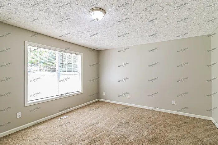 3 bed, 1.5 bath, 1260 sqft, $1,730 — Photo 3