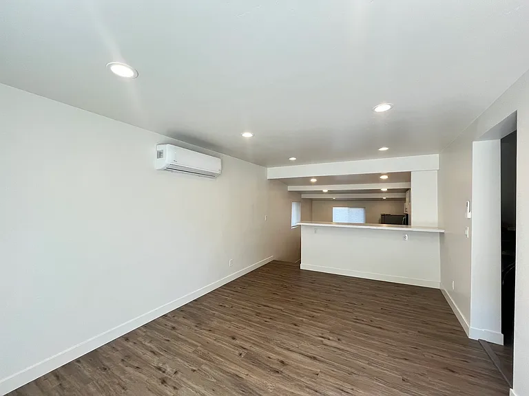 390 Hill St — Photo 3