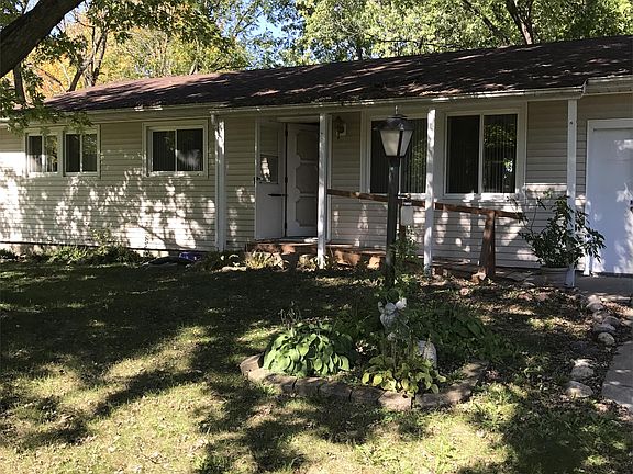 Front of house ( right view)