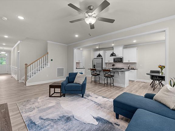 3rd image of 220 Karlov Rd