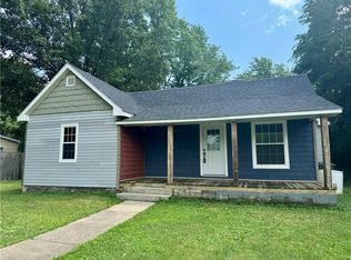 108 E McCarty St, Muncie, IL 61857