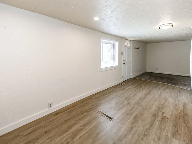 37 Delaware Rd — Photo 21