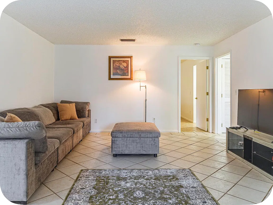 Longwood Dr, Seminole — Photo 2