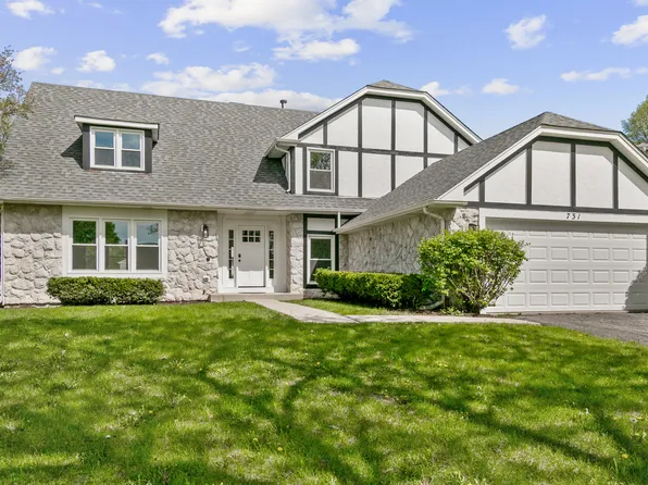 731 Roaring Brook Ln, Algonquin, IL 60102