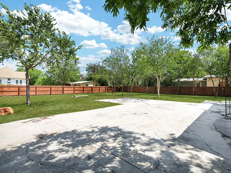 2425 Monterey St — Photo 26