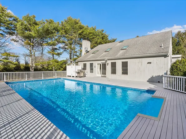 39 Tanners Neck Ln, Westhampton, NY 11977