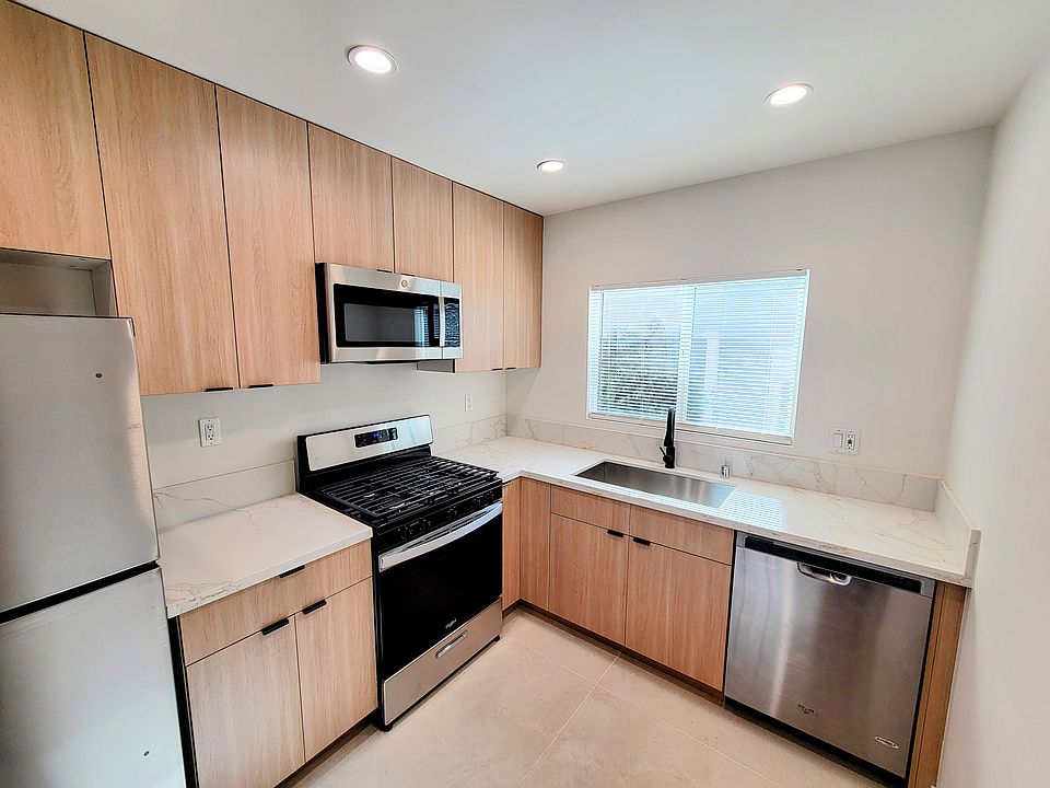 1st image of 8078 Fareholm Dr #5