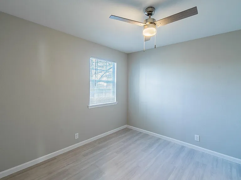 915 Sirocco Dr #A — Photo 22