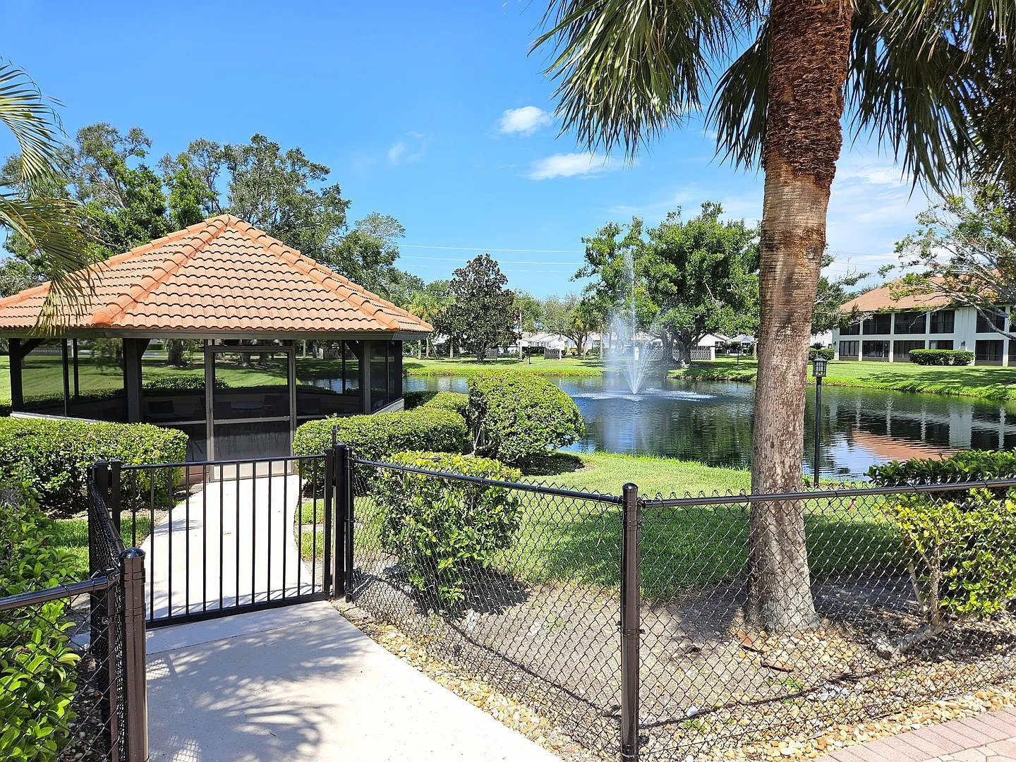 Seasonal Short-Term 2 Bedroom 2 Bathroom 2nd Floor Condo in Estancias of Capri Isles! — Photo 4
