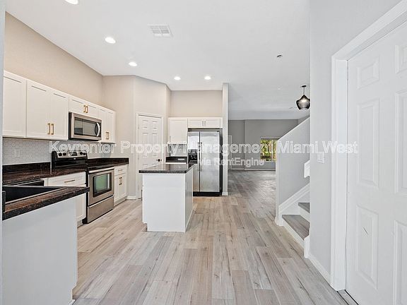 5th image of 1609 SE 23rd Way