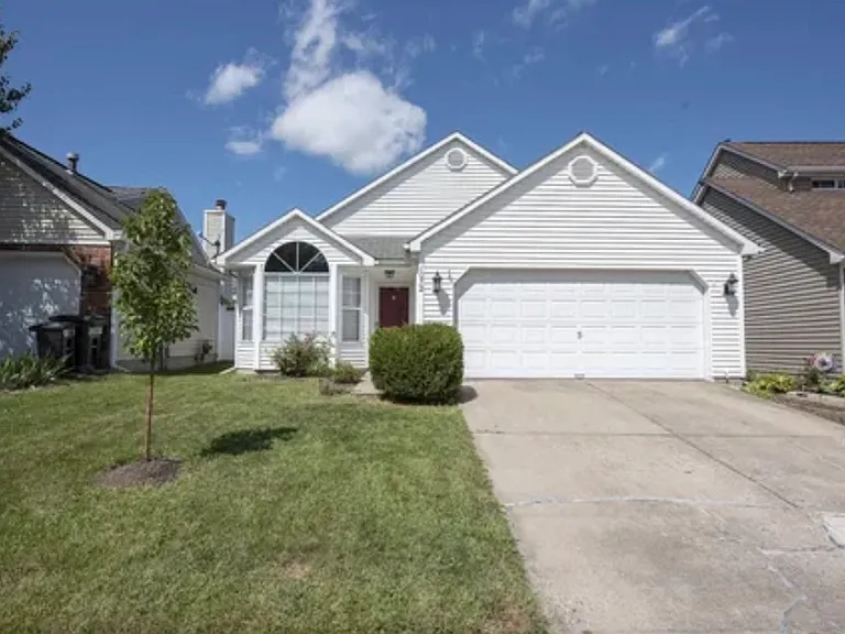 1072 Hampshire Pl — Photo 1