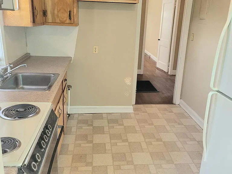 624 E Whitaker Mill Rd — Photo 3