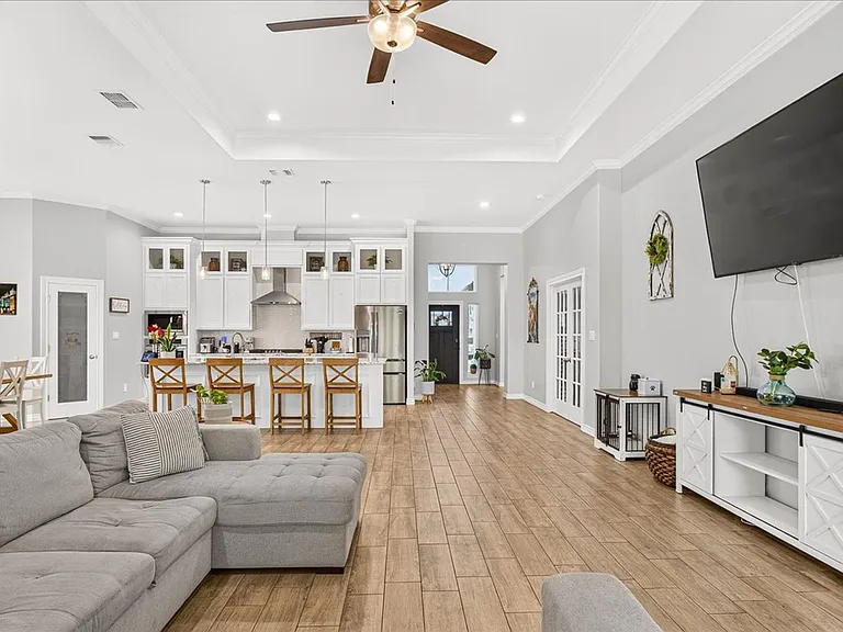 2445 Manuel Ln — Photo 25