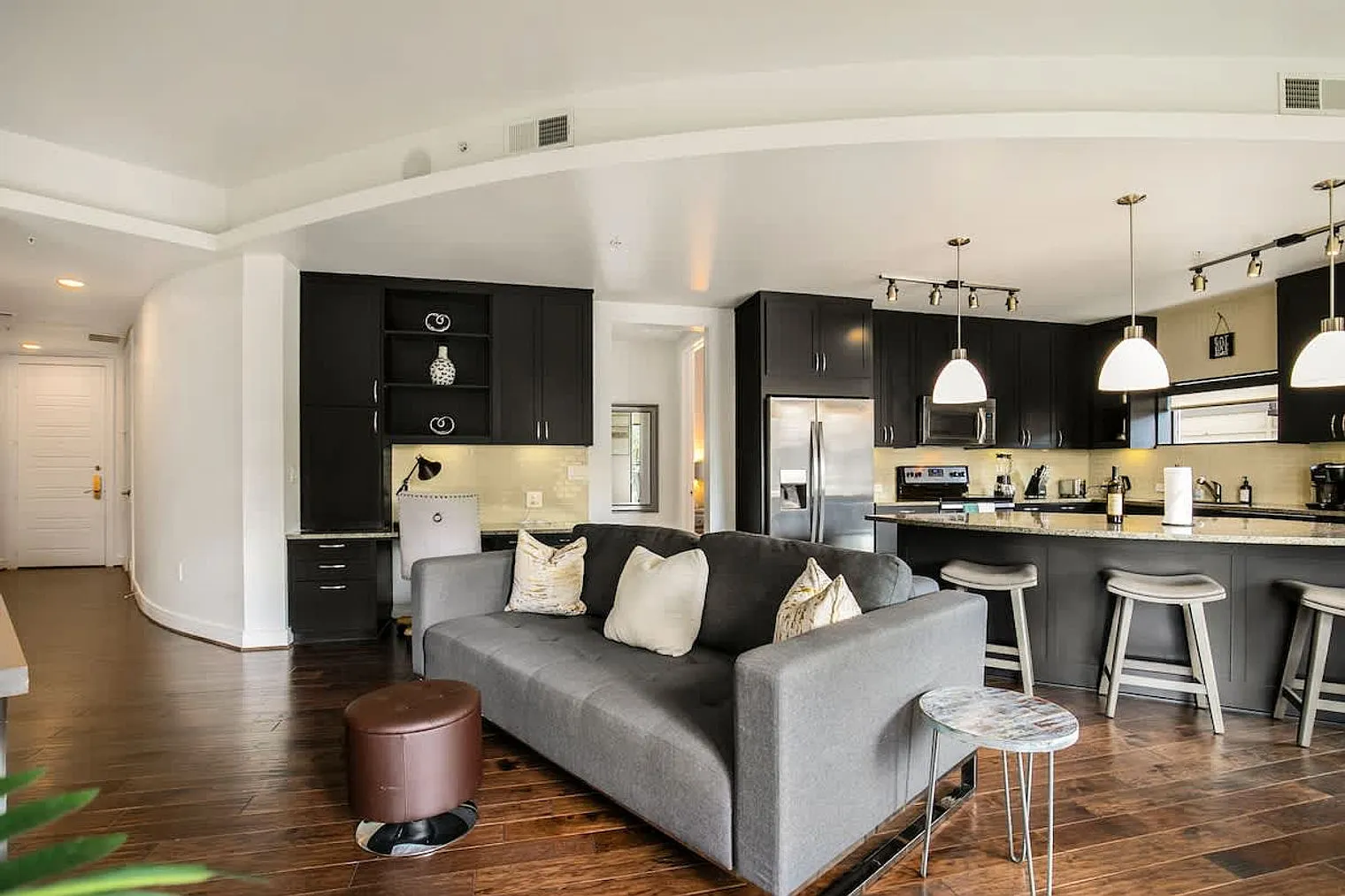 3 bed, 2.0 bath, $8,957 — Photo 2