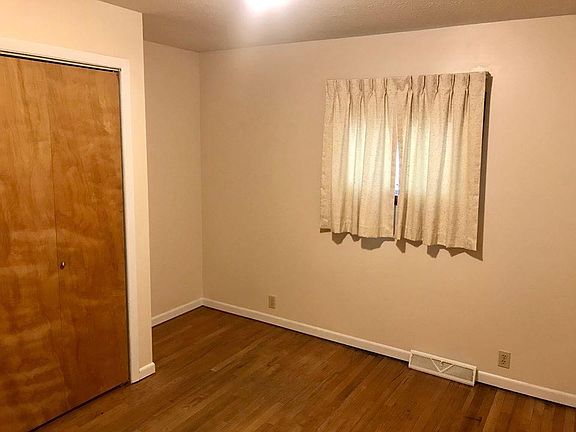 2nd image of 2608 Shelburn Ave