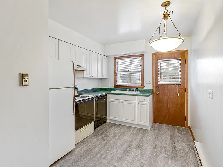 406 W Jackson St — Photo 5