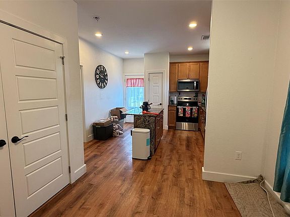 4th image of 2415 Ridgeview