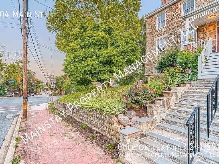 704 Main St — Photo 2