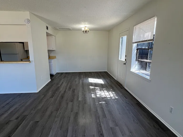 4501 Hunt Cir #B — Photo 3