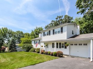 8 Oakwood Ter, Washington, NJ 07882