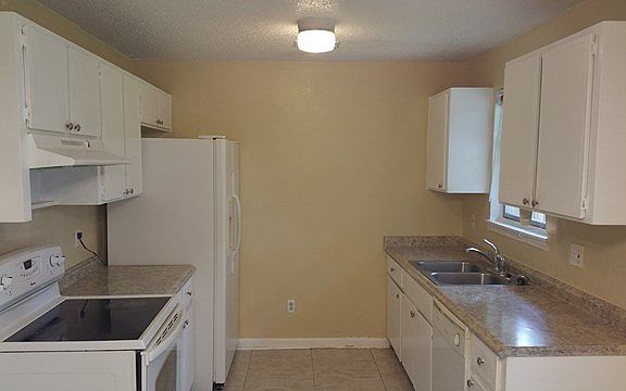 4th image of 2571 Sandusky Ave E