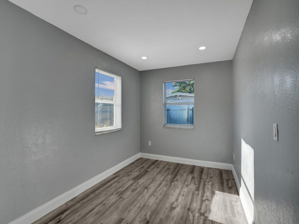 5231 NE 19TH Terrace, photo 9