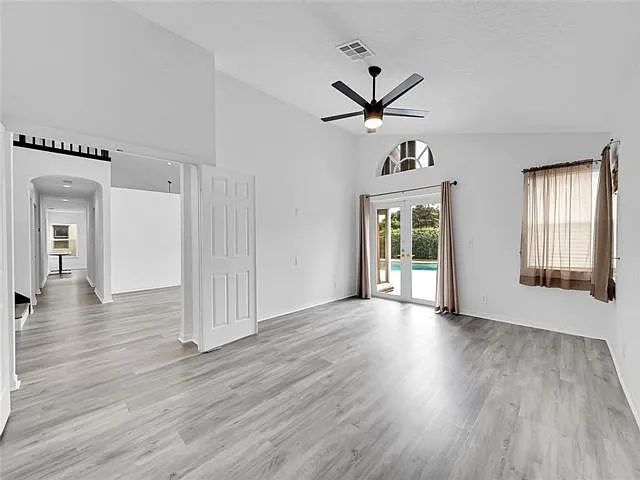 4414 NW 52nd St — Photo 14